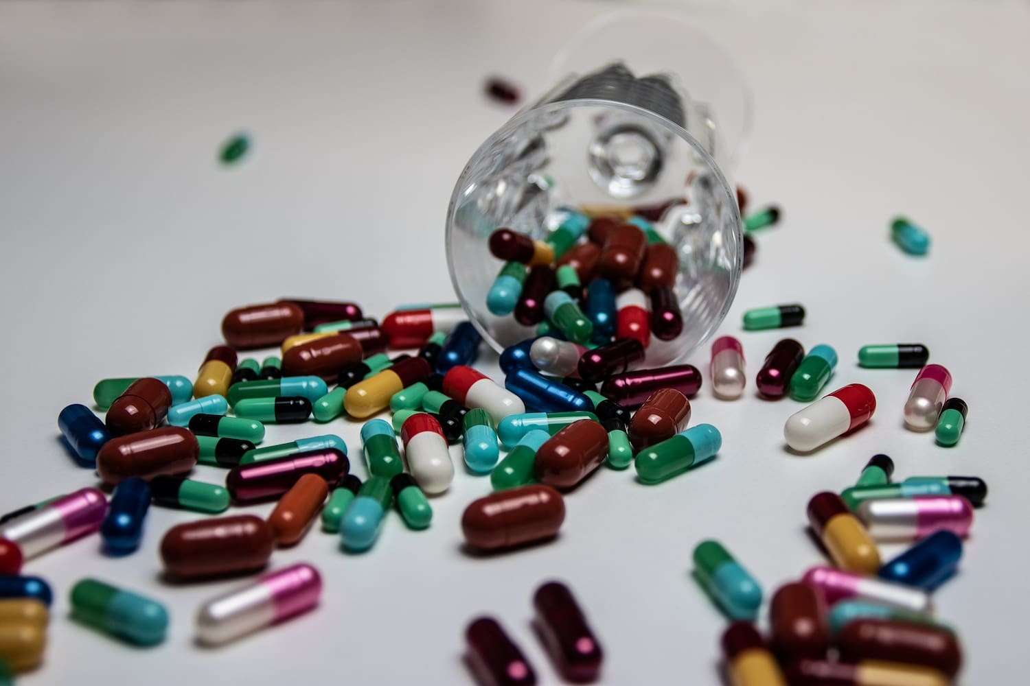 can a psychiatrist prescribe medication