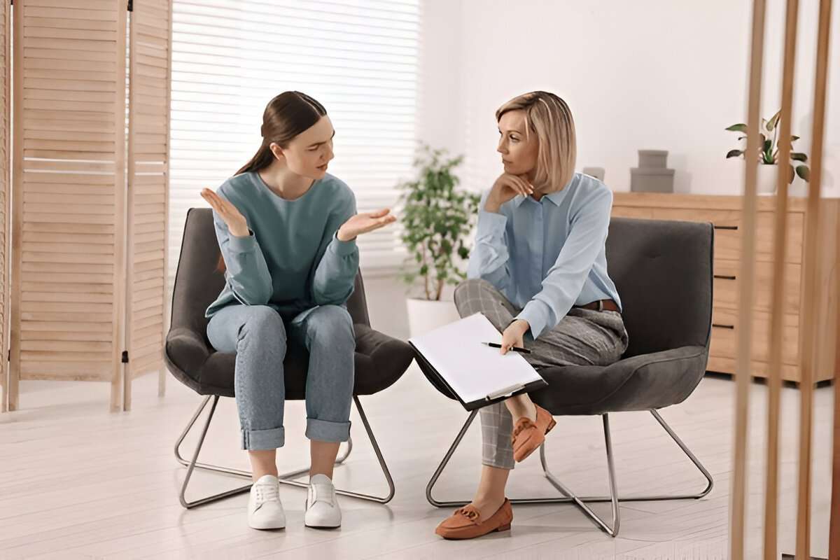 What’s the difference between a psychiatrist and a psychologist? Learn how they diagnose, treat mental health conditions, and which one is right for you.